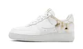 Produktbild: NIKE Damen Air Force 1 '07 Lx Sneaker, Weiß Metallic Gold, 38 EU