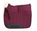 Produktbild: Engel Reitsport | SCHABRA1AP-D-BOR-MED | Schabracke | Aufpolster Korrektur | Steppstoff | Lammfell im Sattelbereich | Half Lined |Fellkranz vorne | Dressur | Stoff Bordeaux Fell med.