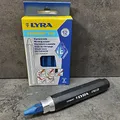 Produktbild: Lyra Profi Markierkreide mit Kreidehalter -12xSignierkreide für Holz, Metall, Stein, Beton, Fliesen,1 Halter Forstkreide (Blau)