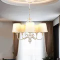 Produktbild: Licht-Erlebnisse Shabby Kronleuchter mit Schirm, Hängelampe Wohnzimmer, Hängeleuchte Barock, E27. Stoff, Gold Antik, Klassisch, blendarm, Esstisch Pendeleuchte