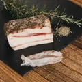 Produktbild: Lardo 350 g – Rückenspeck vom Mangalitza-Wollschwein – mild & fein gewürzt