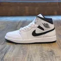 Produktbild: Nike Air Jordan 1 Mid Gr.45 weiß DQ8426 132 Herren Damen Schuhe Leder