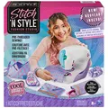 Produktbild: Cool Maker Stich n Style Fashion Studio - Einfach Nähen ohne einfädeln, Nähmaschine mit 6 Projekten für Kinder ab 8 Jahren