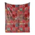 Produktbild: ABAKUHAUS orientalisch Weiche Kuscheldecke Sofadecke, Ethnischer Zier Squares, Gemütlicher Plüsch für den Innen- und Außenbereich, 175 x 230 cm, Dunkler Coral Multicolor