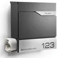 Produktbild: Moderner Briefkasten Personalisierbar Manhattan Anthrazit RAL7016 - mit Zeitungsfach - Wandbriefkasten mit Edelstahl Namensschild und Hausnummer Gravur I Rostfrei und UV-beständig (Mit Gravur)