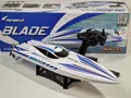 Produktbild: Amewi 26071 Rc Speedboot Blade Mono 2,4 GHz bis 40km/h Rc Boot Weiß / Blau RTR