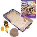 Produktbild: Kinetic-Sand Kinetischer-Sand Baustellen Set, naturbraun, 454 g, mit Baustellenfahrzeug, Werkzeugen und Ziegelförmchen