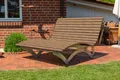 Produktbild: SCALANT Waldsofa Classic mit Polsterauflage Wave + Kissen + Schutzhülle, WPC-Latten, für 2-3 Personen, Sonnenliege, Außenliege, Wellenliege, Relaxliege, Liege für den Garten, feuerverzinkt