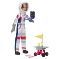 Produktbild: Barbie-Puppe zum 65. Jubiläum und 10 Zubehörteile | Astronautinnen-Set mit brünetter Puppe, Rover mit Rollrädern, Raumfahrthelm mit veränderbarem Visier und mehr, HRG45