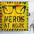 Produktbild: ABAKUHAUS Duschvorhang, Nerds at Work Nerds Bei Arbeit Fiktiv Bild Gläser Brille Achtung Arbeit Geek, Blickdicht aus Stoff inkl. 12 Ringen Umweltfreundlich Waschbar, 175 X 200 cm, Schwarz Grün Gelb