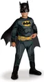 Produktbild: Rubies DC Offiziell – Batman – Klassisches Kostüm für Kinder – Größe 3-4 Jahre – Kostüm mit bedrucktem Overall, Gürtel, Stiefelüberzug, Abnehmbarer Umhang und Maske – Halloween, Karneval