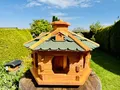 Produktbild: DARLUX handgefertigtes Sechseck Vogelhaus aus Holz wetterfest M - XXL mit und ohne Ständer I Futterhaus I Futterhäuschen I wetterfest I Bitumdach (Größe XL ohne Ständer, Grün - Braun)