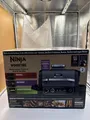 Produktbild: Ninja OG701DE Woodfire Outdoor Tischgrill Grill Elektrischer Outdoor Grill 2400W