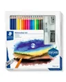 Produktbild: STAEDTLER 146 10C Schwarz Blau Bordeaux Braun Grün Hellblau Hellgrün Malve Orange Pfirsich Rot Gelb 15 Stücke Watercolour pencil pcs brush eraser sharpener (61 14610C)
