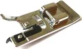 Produktbild: Nähmaschinenzubehör24 Overlock Nähfuß für Singer Nähmaschinen Tradition Line 2250, 2282, 2259, 2253, 2263, 2273, 2253 aus Metall