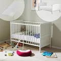 Produktbild: Kids Collective Babybett mitwachsend mit Matratze Kinderbett Gitterbett Beistellbett 60x120 Rausfallschutz Baby Kleinkind Kinder Bett komplett Set höhenverstellbar & herausnehmbare Sprossen Holz, weiß