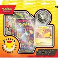 Produktbild: Pokémon-Sammelkartenspiel: Kollektion Pokémon Day 2026 (1 holografische Promokarte, 1 Münze und 3 Boosterpacks)