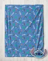 Produktbild: MTOnlinehandel Stitch Kuscheldecke 120x150 cm, Geschenkidee Fleece Set, 2 teilig - Kissen und Flauschdecke, Wohndecke, Fleece-Decke, Sofadecke, Lilo & Stitch Geschenk Fanartikel - Stitch Sachen