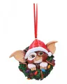Produktbild: Gremlins Gizmo mit Weihnachtskranz als Weihnachtsschmuck 10 cm