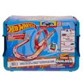 Produktbild: Hot Wheels Trackset, Trackset im Feuer-Design mit einem Hot Wheels Fahrzeug, 16 Track- und Stuntkomponenten in stapelbarer Spielzeug-Aufbewahrungsbox, HMC04