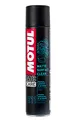 Produktbild: Motul Reiniger für Matte Oberflächen, Für alle Arten von Motorrädern, Trockenreiniger, Wirkt staubabweisend und frischt Matte Farben auf, MC Care Matte Surface Clean E11, Sprühdose, 400 ml