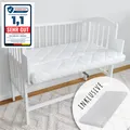 Produktbild: Babybett Beistellbett 90x40 cm mit Matratze, umbaubar zu 90x55 cm, 9 mal verstellbare Liegehöhe, auch als Babywippe nutzbar, Kiefer-Vollholz in weiß