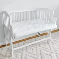 Produktbild: Kids Collective Babybett Beistellbett 90x40 cm mit Matratze, umbaubar zu 90x55 cm, 9 mal verstellbare Liegehöhe, auch als Babywippe nutzbar, Kiefer-Vollholz in weiß
