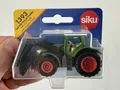 Produktbild: SIKU Traktor Fendt 1050 Vario Mit Ladegerät Vorne 1393 Diecast Modell