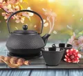 Produktbild: Gusseisen-Teekanne mit Edelstahl-Filter und 2 Bechern plus Untersetzer