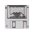 Produktbild: Anstecknadel DOOM Floppy Disk Limited Edition, 45 x 45 mm, Metall, Gummi