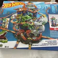 Produktbild: Hot Wheels Megacity Parkgarage mit T-Rex-Angriff