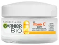 Produktbild: Garnier Tagespflege mit Vitamin C für einen strahlenden Teint, Belebende und straffende Feuchtigkeitscreme gegen müde und unebenmäßige Haut, Bio Glow, 50 ml