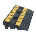 Produktbild: Moravia MORION Bordstein-Rampe (Gummi, LxBxH 600x300x100, schwarz, gelb reflektierend, belastbar bis 40 t) 279.23.929