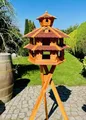 Produktbild: DARLUX Vogelvilla wetterfest von L bis XXL Futterhaus Vogelhaus mit oder ohne Ständer in Braun mit Rot, Grün oder Blau für Garten und Balkon (Größe XXL mit Ständer, Rot - Braun)
