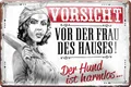 Produktbild: schilderkreis24 Blechschilder Kollektion 20x30cm – Lustige Sprüche für Mann & Frau, Humorvolle Wanddeko und Geschenkideen (Vorsicht vor der Frau des Hauses!)