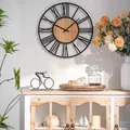 Produktbild: K&L Wall Art Ø 50cm große Wanduhr XL Industrielle Holz Metalluhr Vintage Wohnzimmeruhr leises Quartz Uhrwerk ohne Tick-Geräusche