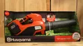 Produktbild: HUSQVARNA Spielzeug-Laubbläser 325iB, mit echtem Sound