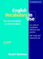 Produktbild: English Vocabulary in Use Pre-intermediate and Inter by Stuart Redman 052101171X