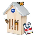 Produktbild: Oramics Schmetterlingshaus aus Kiefernholz mit wetterfestem Metall Dach [Made in Europe] Schmetterlingshotel für Garten und Balkon – Schmetterling Kasten Insektenhotel zum Züchten oder zur Aufzucht