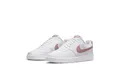 Produktbild: Nike Sportswear Court Vision Low Next Nature Sneaker inspiriert vom Design des Nike Air Force