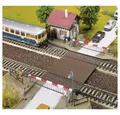 Produktbild: Faller Modelleisenbahn-Verkehrszeichen H0 Bahnübergang mit Wärterhaus 120174