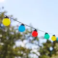 Produktbild: Lights4fun 30er LED Party Lichterkette bunt strombetrieben Timer Innen und Außen Kugeln Glühbirnen Outdoor Lichterkette Balkon LED Lichterkette Außen