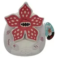 Produktbild: Squishmallows SQSR00207 - Original „Stranger Things“ 20-cm D’Artagnan Plüsch – Offizieller Jazwares Plüsch