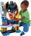 Produktbild: Fisher-Price IMAGINEXT DC Super Friends - Ultimatives Hauptquartier mit Batman- und Superman-Figuren, Batwing-Flugzeug und Batcycle zum Anschieben - Spielset für Kinder von 3 bis 8 Jahren, HNW08