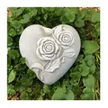 Produktbild: Radami Herz mit Rosen Gedenkstein Valentinstag Grabherz Grabschmuck Grabdeko Trauerherz Handarbeit weiß 17cm 2kg