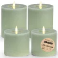 Produktbild: LED Stumpenkerzen 4er Set aus Echtwachs mit Timerfunktion inkl. Fernbedienung - Kerzen realistisch flackernde Flamme warmweiß Ø 10 cm - Elektrische Wachskerzen Salbeigrün als gemütliche Tischdeko