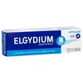 Produktbild: Die Elgydium Anti-Plaque Zahnpasta von Pierre Fabre Oral Care garantiert eine 93