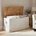 Produktbild: CARO-Möbel Holztruhe Campo, Aufbewahrungstruhe im Mexiko Landhausstil, Garderobenbank aus massiver Kiefer in weiß/braun