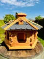 Produktbild: DARLUX Handgefertigtes Sechseck Vogelhaus aus Holz wetterfest M - XXL mit und ohne Ständer I Futterhaus I Futterhäuschen I wetterfest I Bitumdach (Größe XL ohne Ständer, Schwarz - Braun)