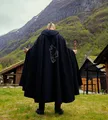 Produktbild: Wikinger Umhang mit Wolfsstickerei Schwarz 